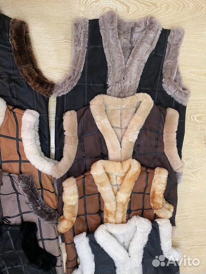 Кожаные меховые безрукавки из овчины
