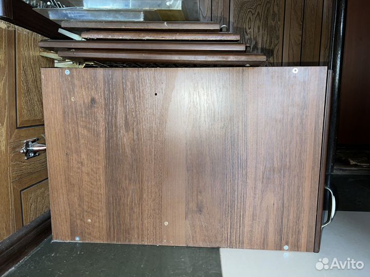 Кухонный навесной шкаф