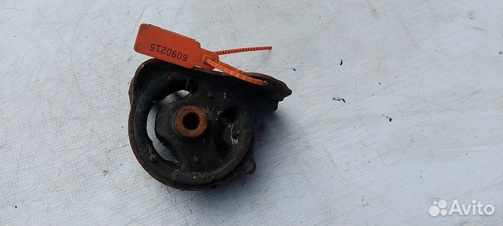 Подушка двигателя honda step wagon RF1,RF2 B20B