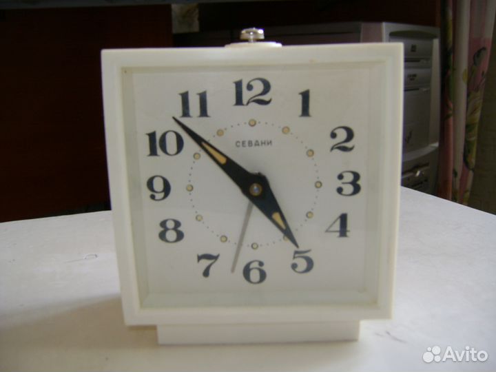 Часы -будильник