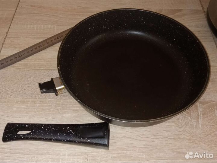 Сковороды две