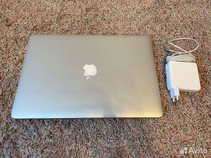 MacBook Pro 15 2015 i7 16gb 512gb