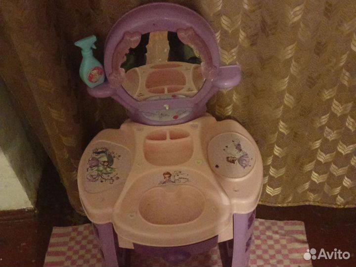 Детский столик с зеркалом