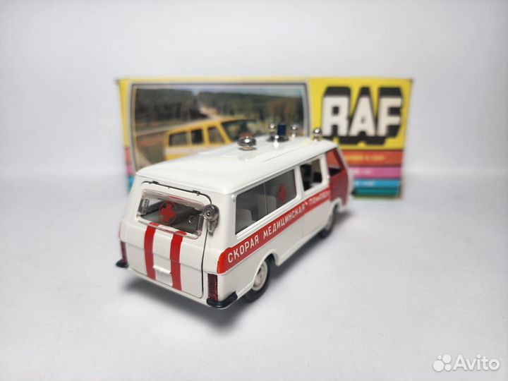 Раф 2203 А27 скорая помощь СССР 1:43