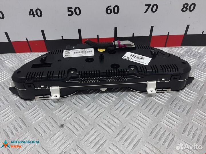 Щиток приборов (приборная панель) Audi Q7 4L 2009