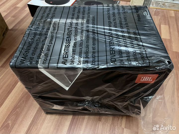 Сабвуфер JBL