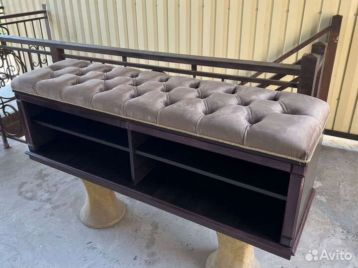 Обувница темная