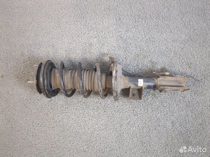 Стойка подвески передняя правая Suzuki Grand