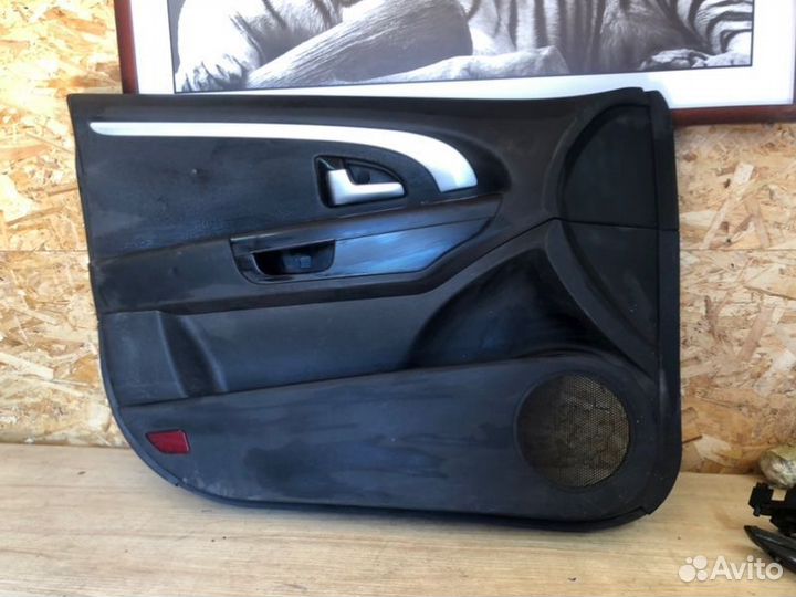 Дверные карты переднее левое Kia Ceed