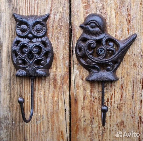 Крючок чугунный Филин