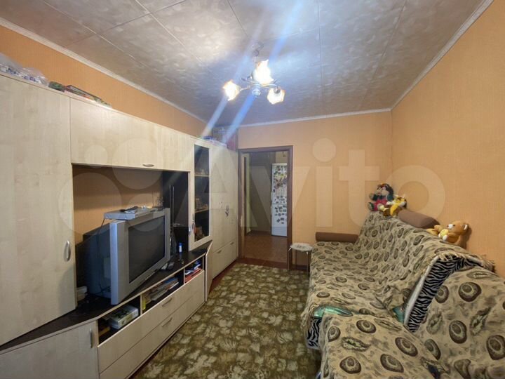 Комната 37 м² в 2-к., 1/6 эт.