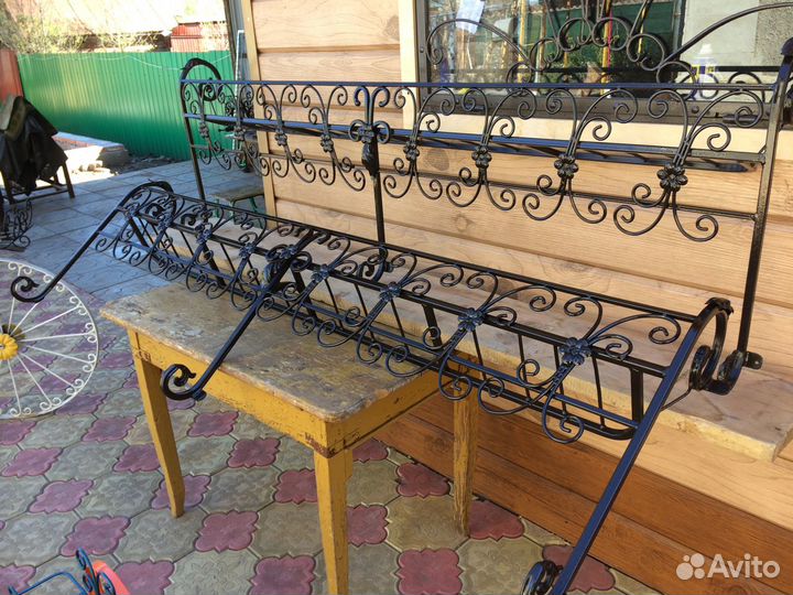 Кованная цветочница