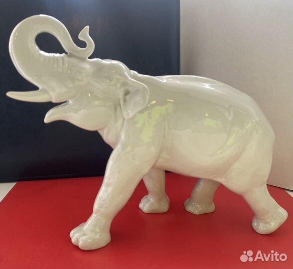 Статуэтка с Дефектом «Слон белый большой» лфз