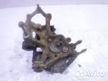 Кулак задний правый Мазда