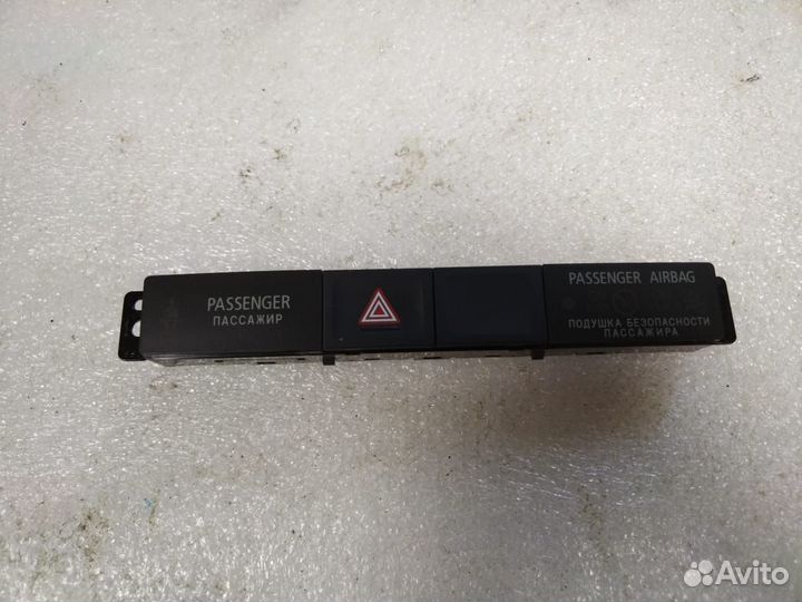 Кнопка аварийной сигнализации L200 Pajero Sport 3