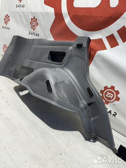 Lexus LX570 Обшивка багажника левая