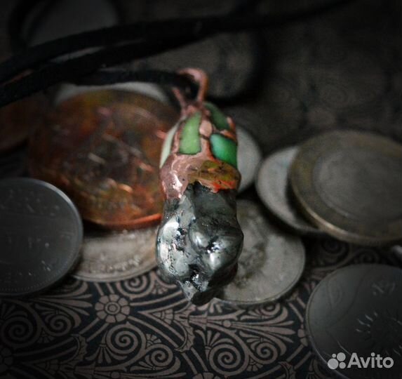 Денежный магнит, амулет с пиритом и руной Феху