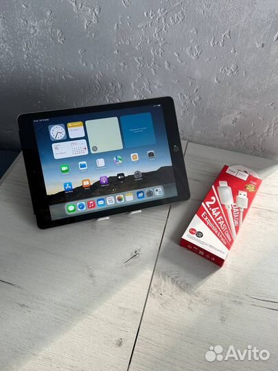 iPad 6 32gb + Стилус