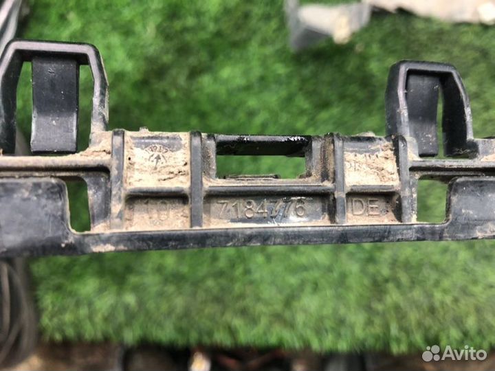 Кронштейн порога правый Bmw 5 F10 N52B25 2011