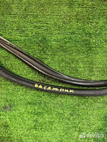 Уплотнитель двери багажника Mitsubishi Outlander