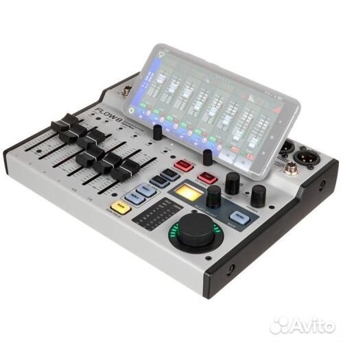 Behringer Flow 8 Цифровой микшерный пуль