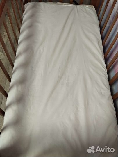 Детская кроватка с маятником и ящиком