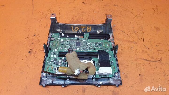 Блок управления климат-контролем и магнитолой