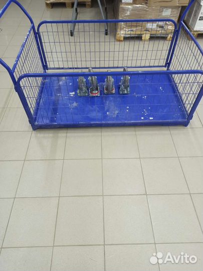 Металлическая тележка