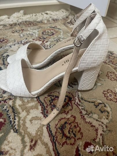 Босоножки женские 38 размер новые