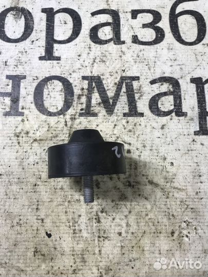 Ролик руч.ремня с кронштейном Land Rover Freelande