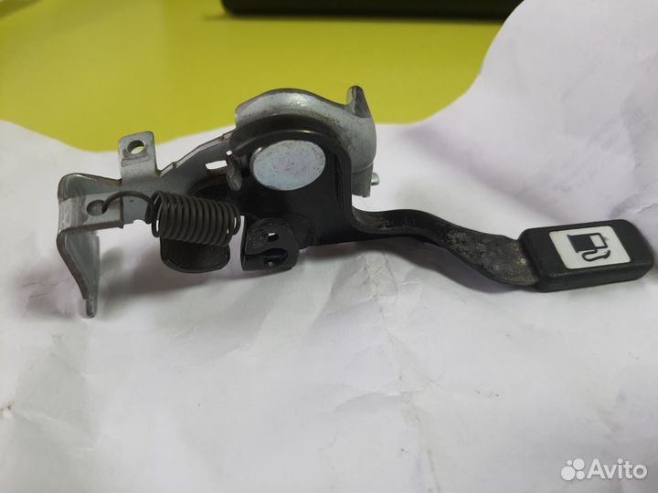 Ручка открывания бака Toyota Rav4 2005-2008