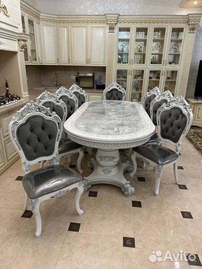 Кухонный стол и стулья