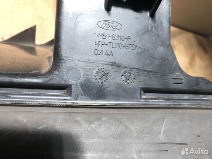 Ford Focus 2 2010 Воздухозаборник радиатора правый