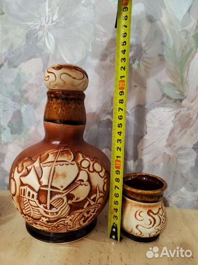 Глиняная посуда (графин и чашки)