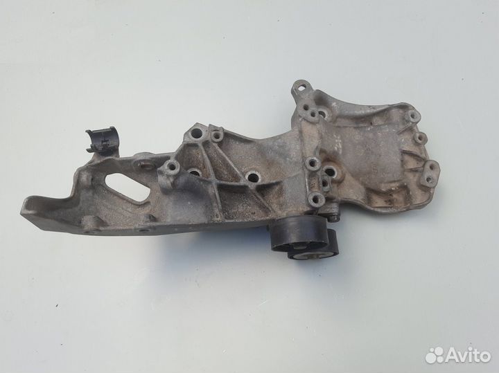 Кронштейн генератора Renault Clio 2 Symbol