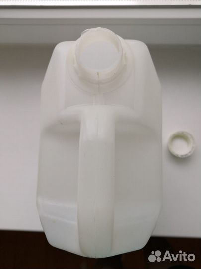 Канистра для воды 5 литров (пластмасса)