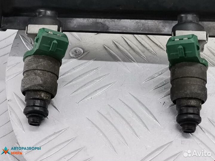 Форсунка Volkswagen Golf 3 2000 037906031AA