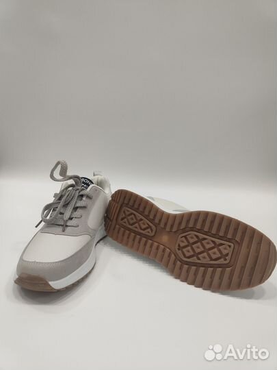 Кроссовки женские