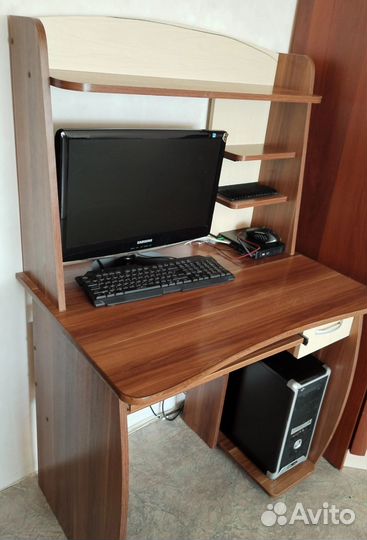 Компьютерный стол