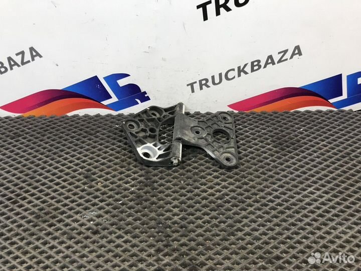 504306106 Петля капота