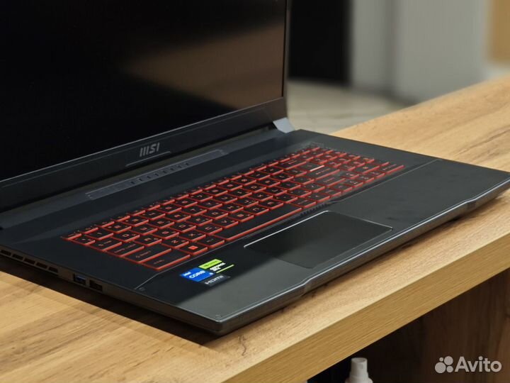 Ноутбук MSI Katana GF76 17.3