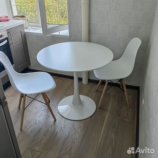 Стол Tulip круглый 80 2 стул Eames