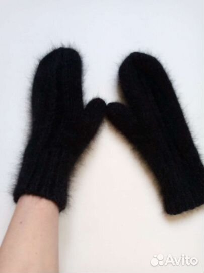 Чёрная ушанка и варежки.Комплект