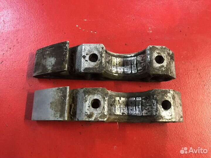 Кронштейн крепления стабилизатора Audi Q7 4L 2006