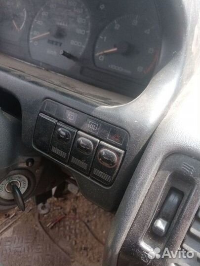 Кнопка аварийки Mitsubishi Space Wagon 2 1992