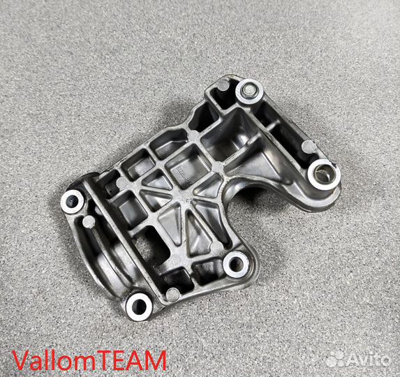 Лот T279 Кронштейн генератора VW Touareg