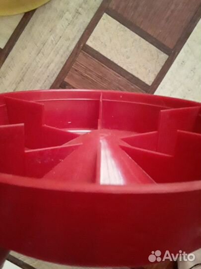 Кормушки и поилки для цыплят