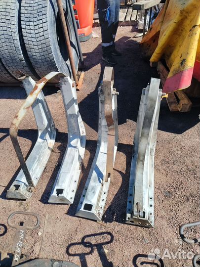 Кронштейн бака топливного Volvo FH12