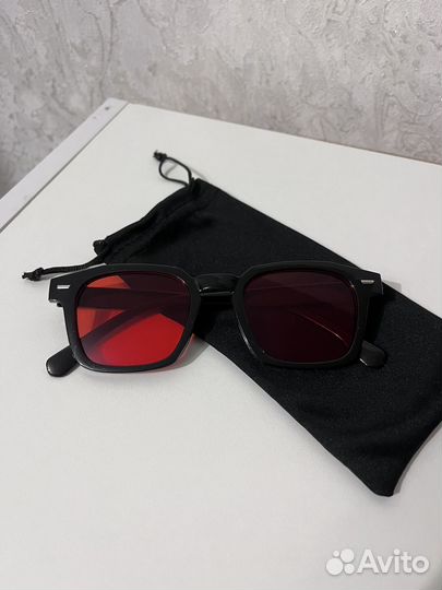 Солнцезащитные очки в ассортименте