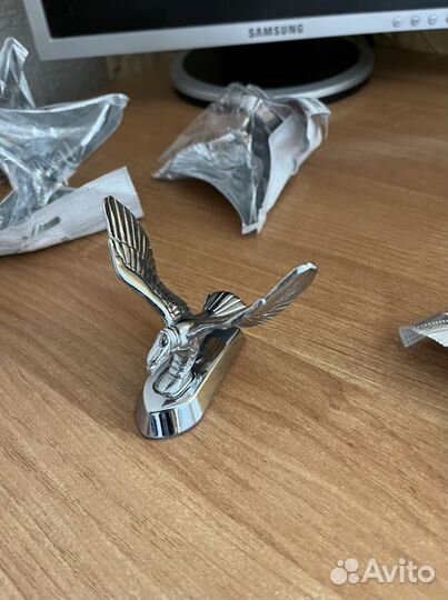 Эмблема статуэтка орёл